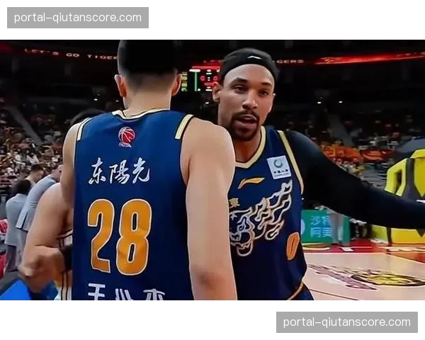 广东双外援萨林杰萨姆纳同时伤缺,杜锋被迫启用全新首发阵容